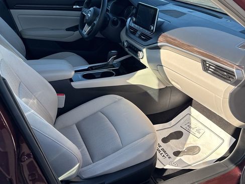 Used 2024 Nissan Altima 2.5 SV image 20