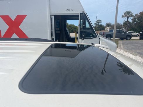 Used 2015 GMC Yukon SLT w/ HD Trailering Package image 11