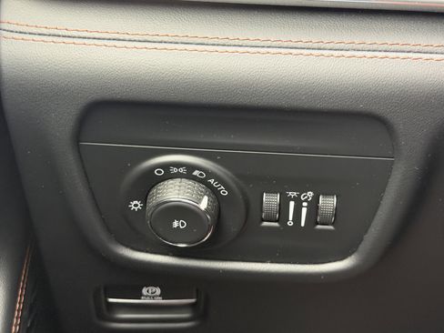 Used 2023 Jeep Grand Cherokee L Summit AWD/4WD image 32