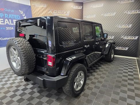 Used 2012 Jeep Wrangler Unlimited Rubicon w/ Dual Top Group AWD/4WD image 16