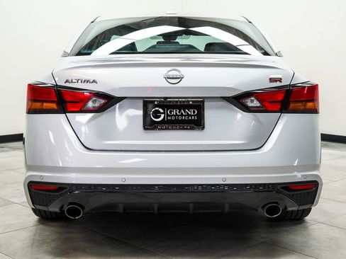 Used 2024 Nissan Altima 2.5 SR FWD image 9