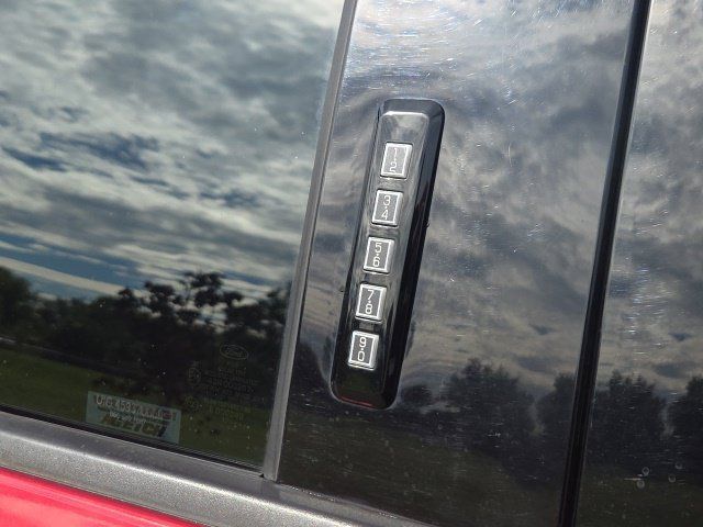 Used 2018 Ford F150 XLT w/ Equipment Group 302A Luxury AWD/4WD image 14