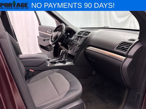 Used 2018 Ford Explorer XLT AWD/4WD image 24