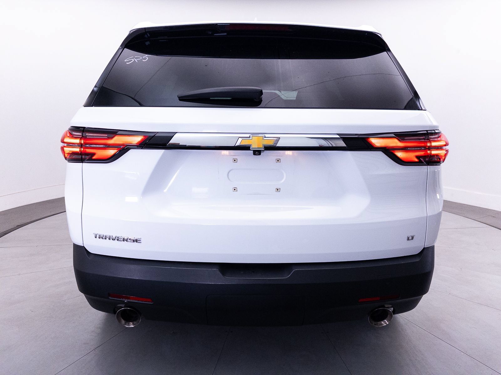 Used 2023 Chevrolet Traverse LT w/ LPO, Cargo Package FWD image 13