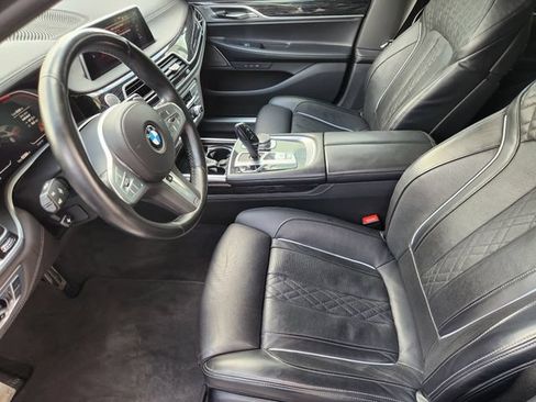 Used 2022 BMW 750i xDrive AWD/4WD image 10