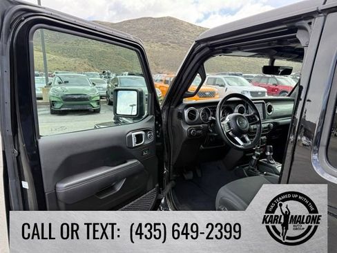 Used 2022 Jeep Wrangler Unlimited Sahara w/ LED Lighting Group AWD/4WD image 11
