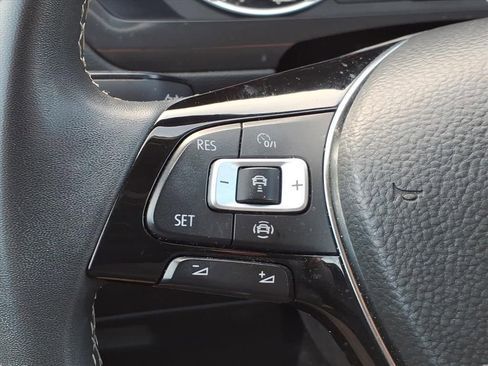 Used 2021 Volkswagen Tiguan SE image 29