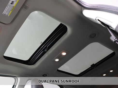 Used 2017 GMC Acadia Limited SLT image 3