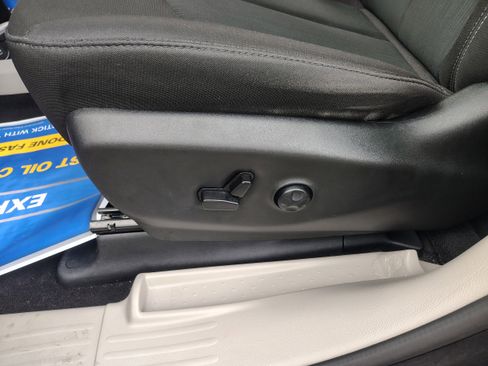 Used 2024 Chrysler Voyager LX FWD image 30