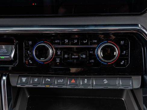 Used 2025 GMC Sierra 2500 Denali Ultimate image 27