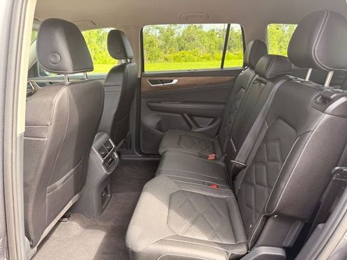Used 2025 Volkswagen Atlas SE FWD image 7