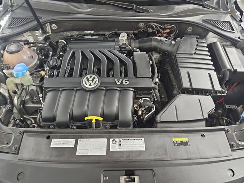 Used 2018 Volkswagen Passat 3.6 image 21
