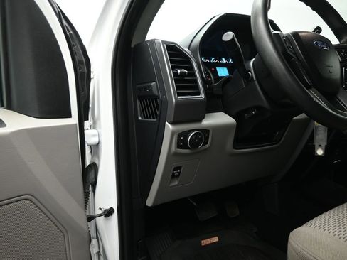 Used 2017 Ford F150 XLT image 11