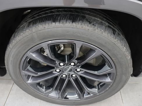 Used 2022 Jeep Grand Wagoneer Series II AWD/4WD image 3