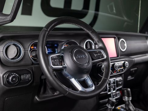 Used 2020 Jeep Wrangler Unlimited Sahara AWD/4WD image 20
