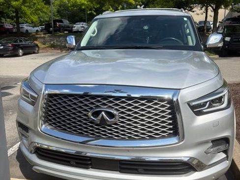 Used 2018 INFINITI QX80 2WD w/ Deluxe Technology Package image 3