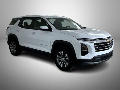 Used 2025 Chevrolet Equinox LT image 3