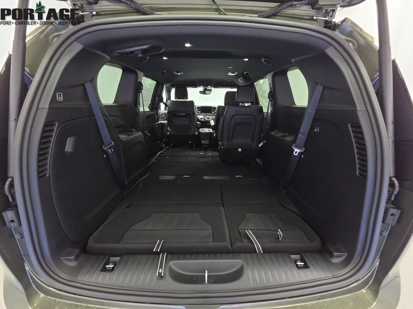 New 2027 Chrysler Pacifica Select AWD/4WD image 37