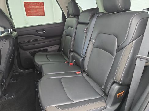 Certified 2023 Nissan Pathfinder SL AWD/4WD image 15