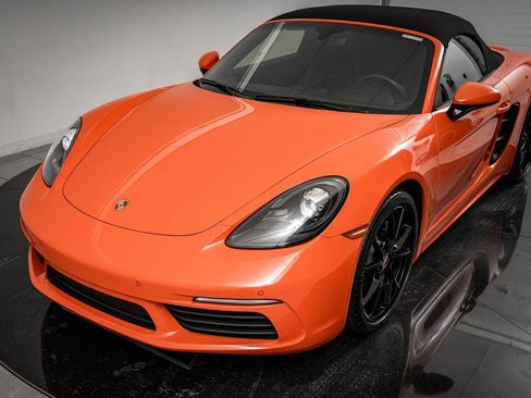 Used 2019 Porsche 718 Boxster image 16
