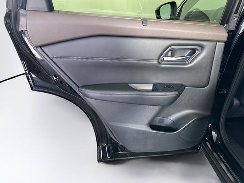 Used 2023 Nissan Rogue SV w/ SV Premium B Package image 27