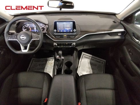 Used 2025 Nissan Altima 2.5 SV image 32