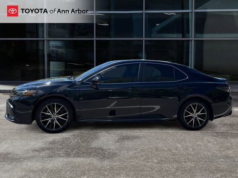 Used 2024 Toyota Camry SE w/ Cold Weather Package FWD image 10