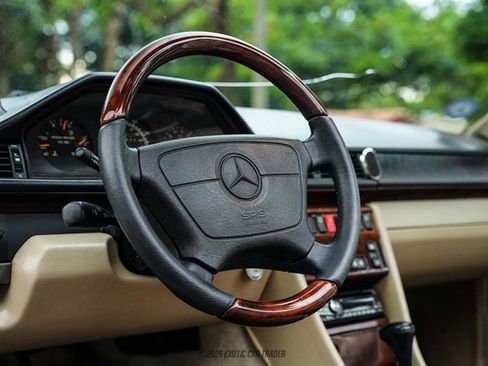 Used 1995 Mercedes-Benz E 320 Convertible image 29