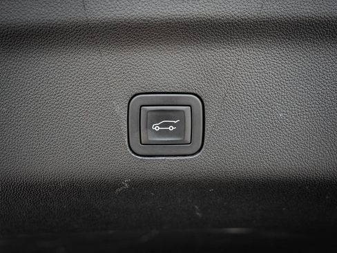 Used 2025 Chevrolet Tahoe High Country image 21