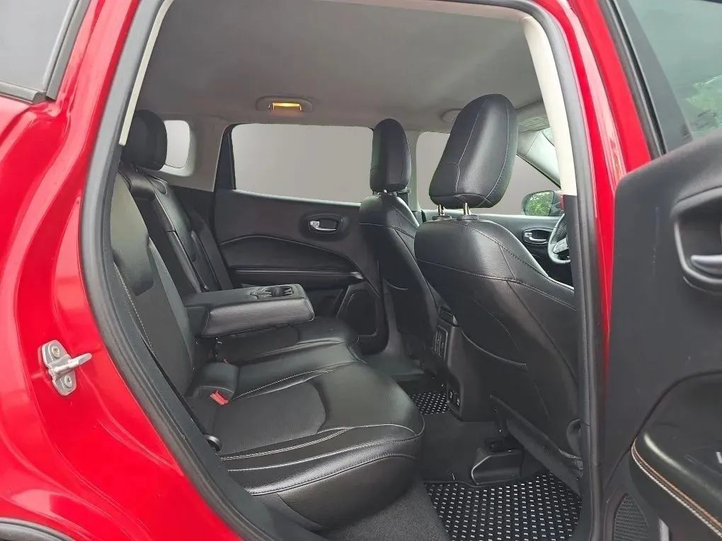 Used 2018 Jeep Compass Latitude w/ Popular Equipment Group AWD/4WD image 43