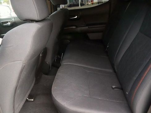 Used 2016 Toyota Tacoma TRD Off-Road image 13