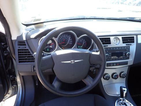 Used 2010 Chrysler Sebring Touring image 8