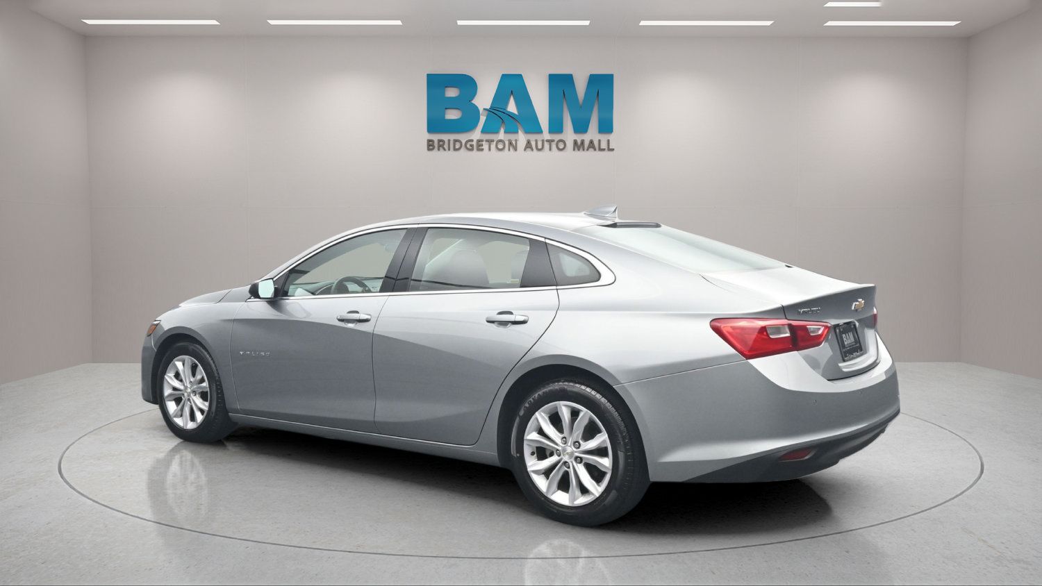 Used 2025 Chevrolet Malibu LT FWD image 4