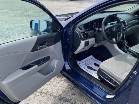 Used 2017 Honda Accord EX image 10