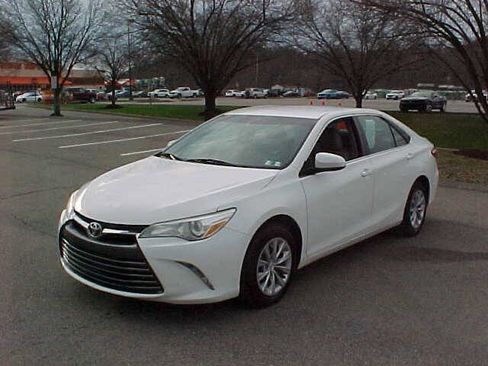 Used 2016 Toyota Camry LE FWD image 3