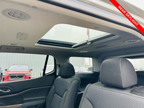 Used 2023 GMC Acadia SLE w/ Driver Convenience Package image 5