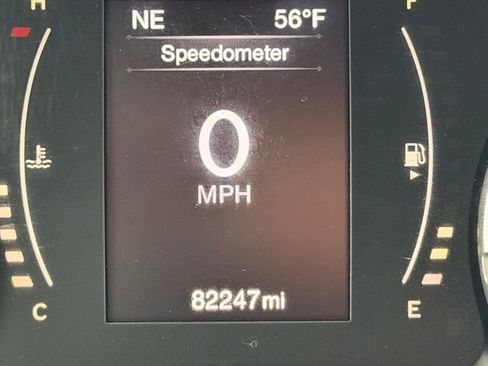 Used 2015 Jeep Renegade Latitude w/ Cold Weather Group II AWD/4WD image 23