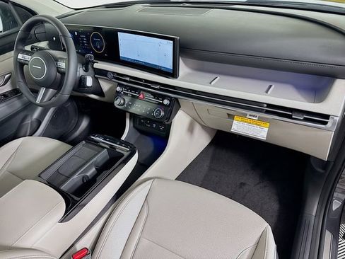 Used 2025 Hyundai Tucson Limited image 31