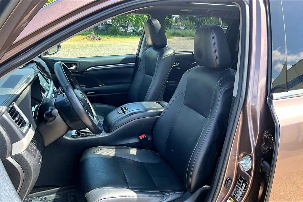 Used 2018 Toyota Highlander Limited Platinum AWD/4WD image 9
