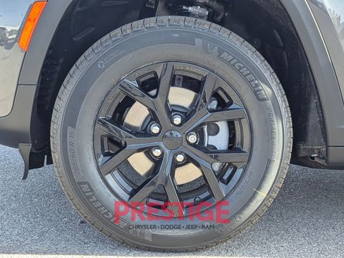 New 2026 Jeep Grand Cherokee Altitude AWD/4WD image 32