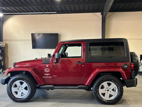 Used 2011 Jeep Wrangler Sahara w/ Connectivity Group AWD/4WD image 5