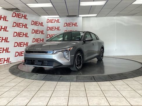Certified 2025 Kia K4 EX FWD image 3