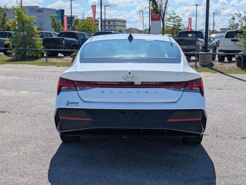 Used 2025 Hyundai Elantra SEL FWD image 4