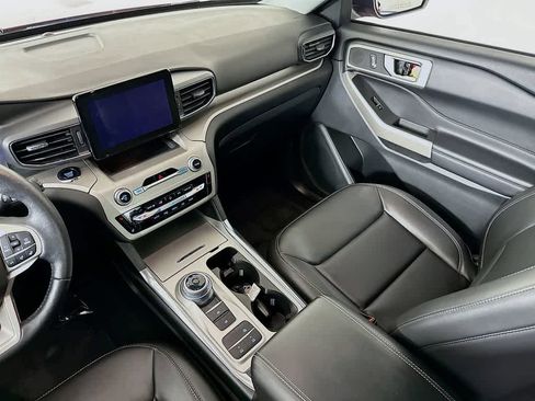 Certified 2022 Ford Explorer XLT w/ Equipment Group 202A image 11