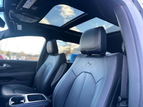 New 2026 Chrysler Pacifica Select w/ S Appearance Package image 12