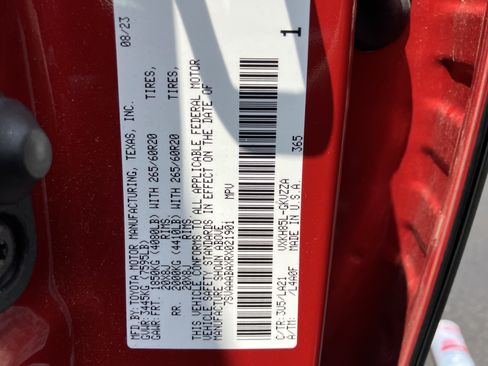 Used 2024 Toyota Sequoia Platinum AWD/4WD image 39
