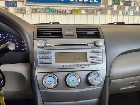 Used 2011 Toyota Camry LE image 8