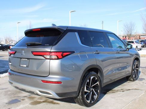 Used 2022 Mitsubishi Outlander SE image 7