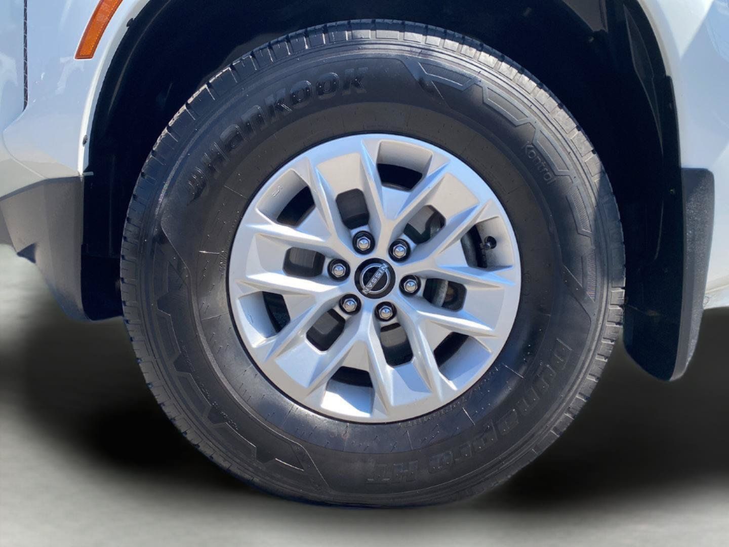 Used 2024 Nissan Frontier SV RWD image 12