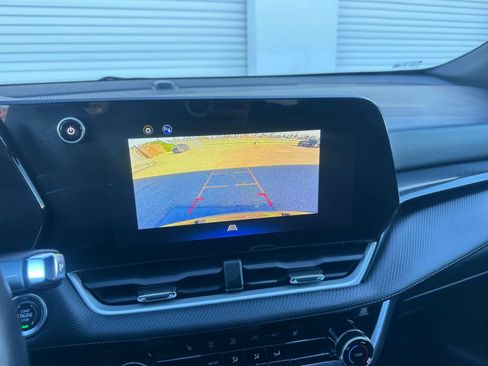 Used 2025 Chevrolet Equinox LT image 17